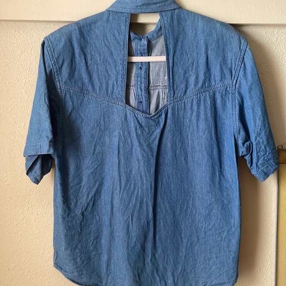 Vintage women’s Wrangler denim short sleeve button blouse with cut out back - Picture 2 of 7